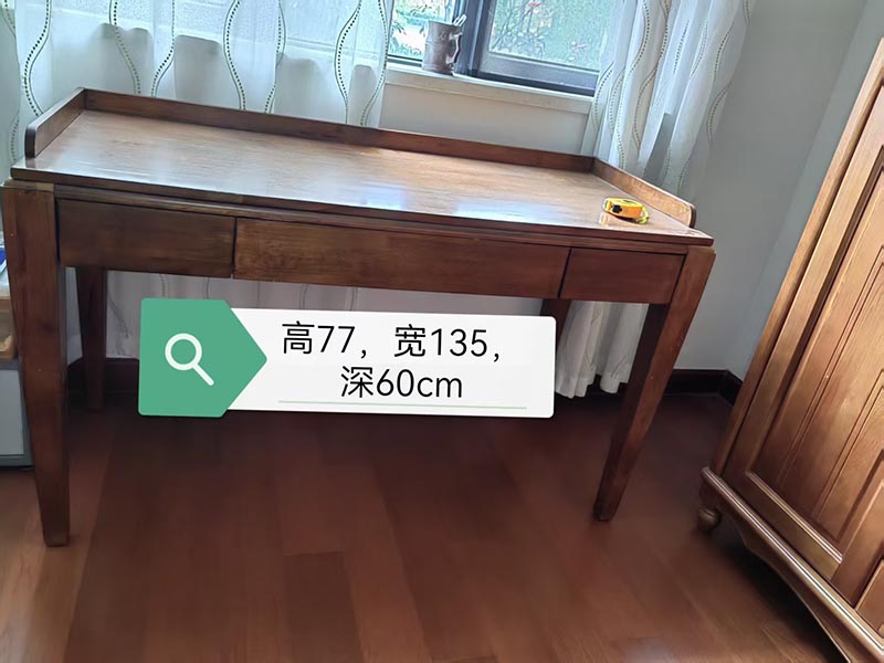 实木书枱600元 